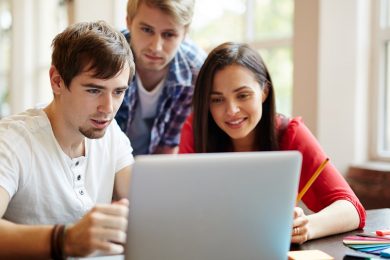 «Новачкам все важче знайти роботу»: з 2019 року IT-компанії скоротили працевлаштування джуніорів на 50%