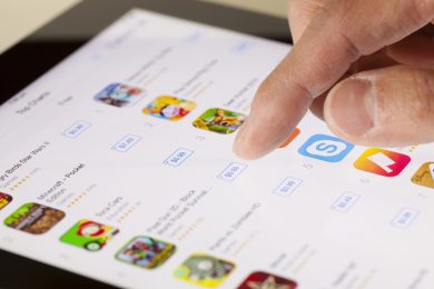 Apple ставить розробників перед вибором — 5% комісії або обмежені функції App Store