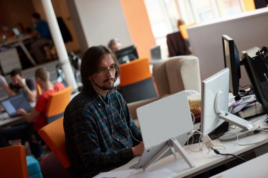 Stack Overflow: все менше розробників довіряють коду, який згенерував штучний інтелект
