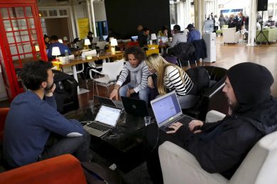 Стартапи в США переходять на 6-денний графік через конкуренцію з Китаєм