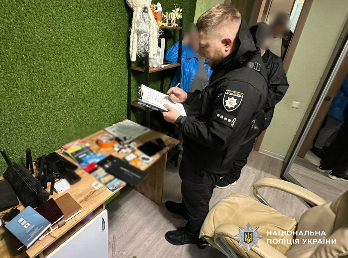 Поліція затримала шахраїв, які використовували штучний інтелект для оформлення кредитів на українців