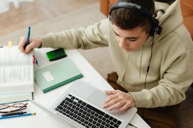 Чат-боти знижують мотивацію та роблять навчання поверхневим