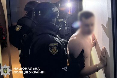 Кіберполіція затримала групу злочинців, які обкрадали українські банки через POS-термінали