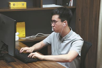 Новий тренд: Китай фінансує тисячі ШІ-компаній без найманих працівників