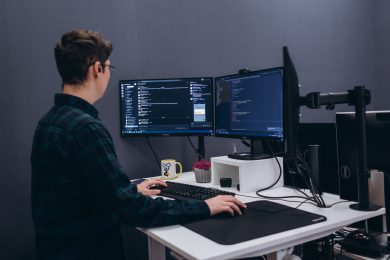 Як почати розмовляти з legacy-інфраструктурою і спростити життя розробникам