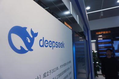 Після року розробки та навчання DeepSeek випускає нову модель V4 Pro. Вона має 1,6 трильйона параметрів і дуже дешева