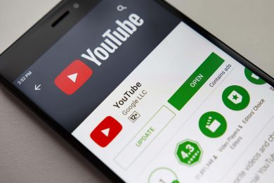 YouTube Premium більше не потрібен? Microsoft переграла Google у питанні фонового відео