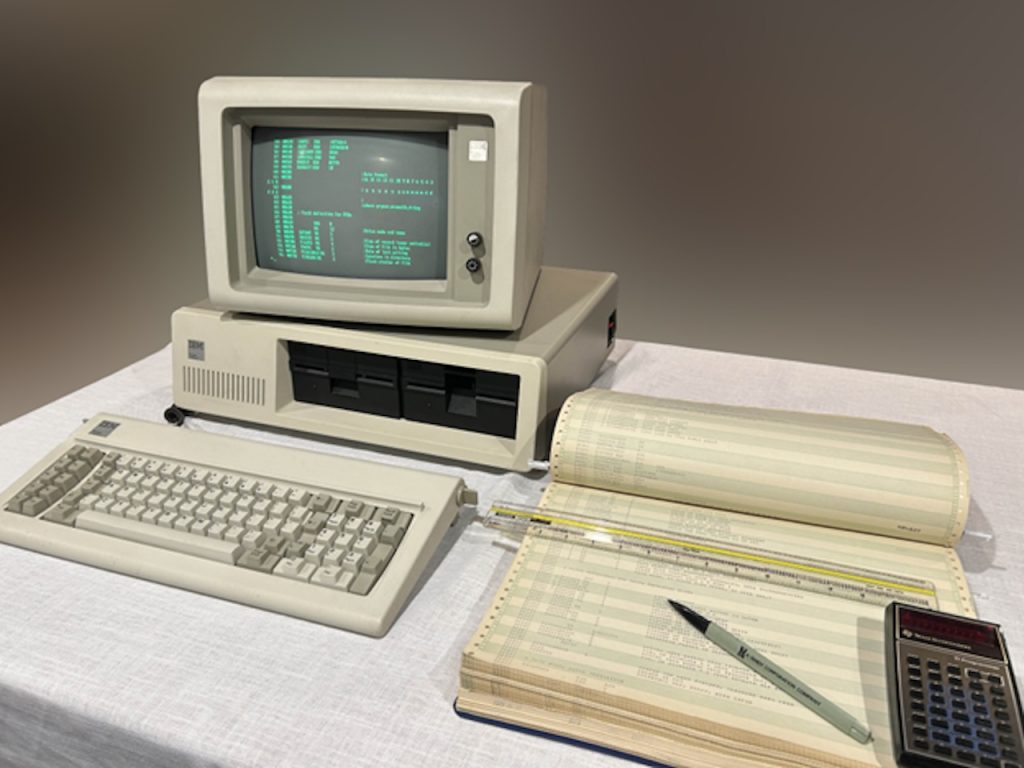 Програмна археологія: Microsoft публікує код найстарішої версії DOS, яку вважали втраченою